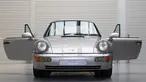 Mobil Porsche 911 Type 964 Carrera 2 Convertible Works Tubro Look milik mendiang Diego Maradona dipamerkan menjelang pelelangannya oleh Bonhams di Vichte, Belgia, Rabu (24/2/2021). Ini akan menjadi pertama kalinya mobil legendaris sepak bola itu dilelang. (BENOIT DOPPAGNE/Belga/AFP)