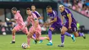 Awalnya, The Herons berhasil unggul telak tiga gol pada 35 menit pertama melalui Ian Fray (4'), Telasco Segovia (25'), dan Lionel Messi (33'). (AP Photo/Chris Arjoon)