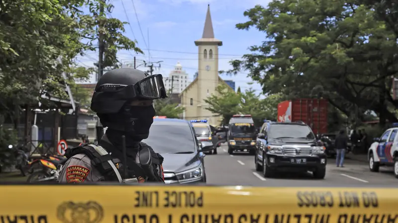 Penjagaan Ketat Gereja Katedral Makassar Pasca Ledakan Bom