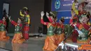 Citizen6, Surabaya: Kegiatan yang diikuti tujuh cabang Bakorwil Surabaya tersebut, melombakan tiga jenis perlombaan antara lain lomba gerak dan lagu daerah, merangkai hantaran buah dan bunga serta lomba kreasi memasak. (Pengirim: Penkobangdikal)
 