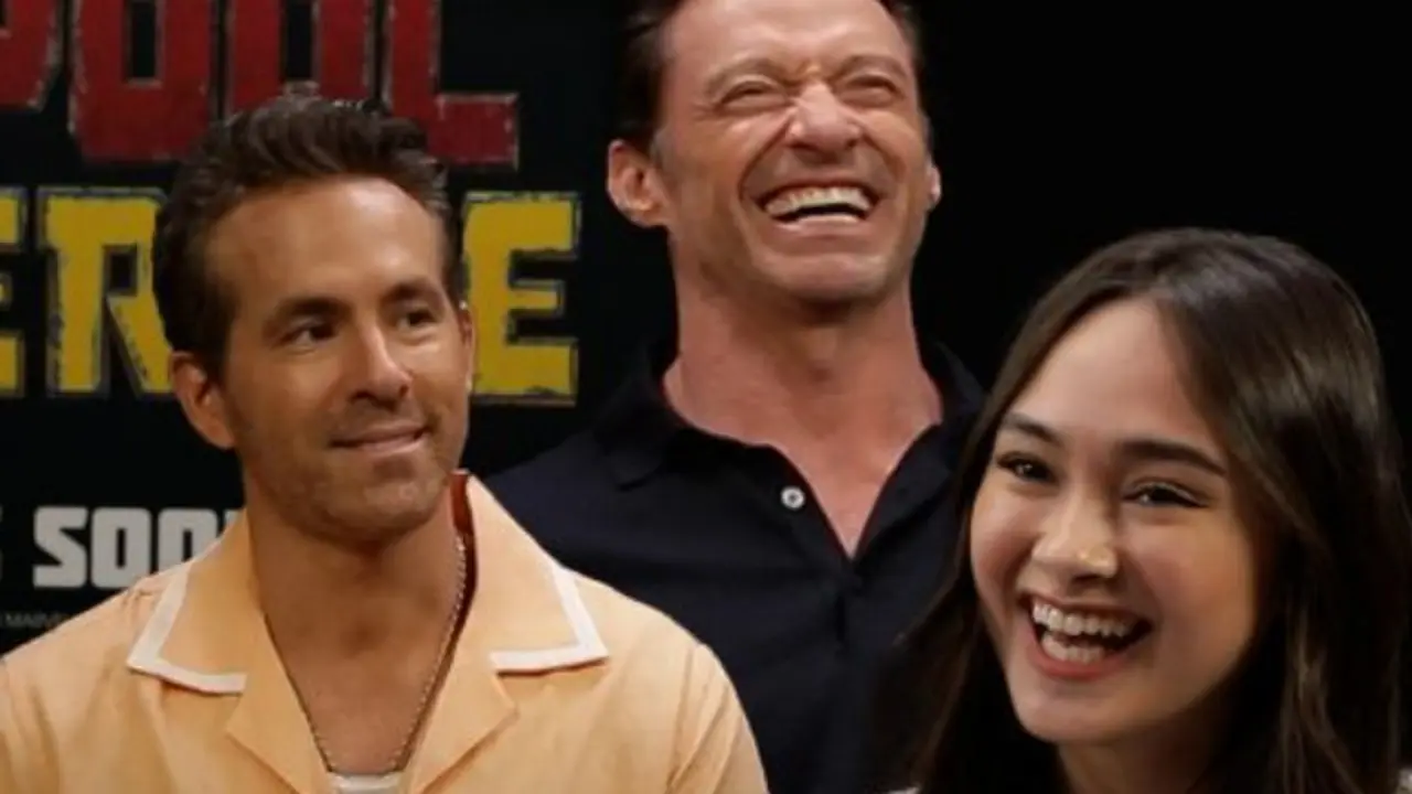 OOTD Menawan Caitlin Halderman Pakai Wastra Saat Wawancara Ryan Reynolds dan Hugh Jackman untuk Deadpool & Wolverine