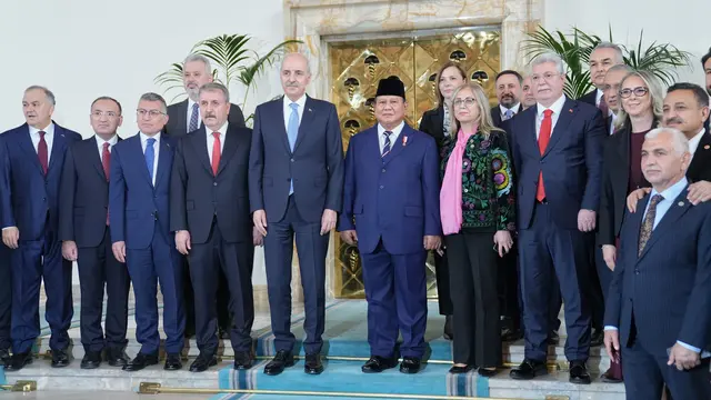 Fadil Zon Dampingi Prabowo Saat Pidato di Hadapan Sidang Parlemen Turki