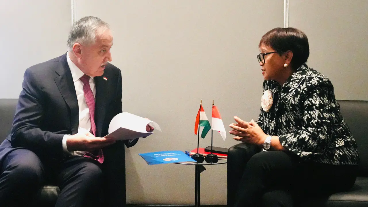 Pertemuan bilateral Menlu RI Retno Marsudi dengan Menlu Tajikistan Sirojiddin Muhriddin, di sela- sela Sidang Majelis Umum PBB ke-79 di New York, AS, Kamis (26/9/2024). (Dok. Kemlu RI)