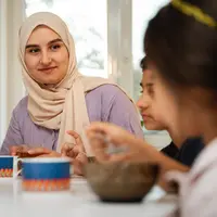 Skin barrier berfungsi dalam menjaga kelembapan alami kulit sekaligus melindunginya dari polusi, sinar UV, dan bakteri. [Dok/freepik.com]