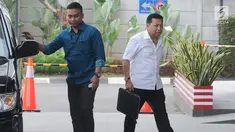 Terpidana kasus korupsi mega proyek KTP elektronik, Setya Novanto (kanan) saat akan menjalani pemeriksaan di Gedung KPK, Jakarta, Selasa (27/8). Setya Novanto diperiksa sebagai saksi untuk tersangka Johannes Budisutrisno Kotjo. (Merdeka.com/Dwi Narwoko)