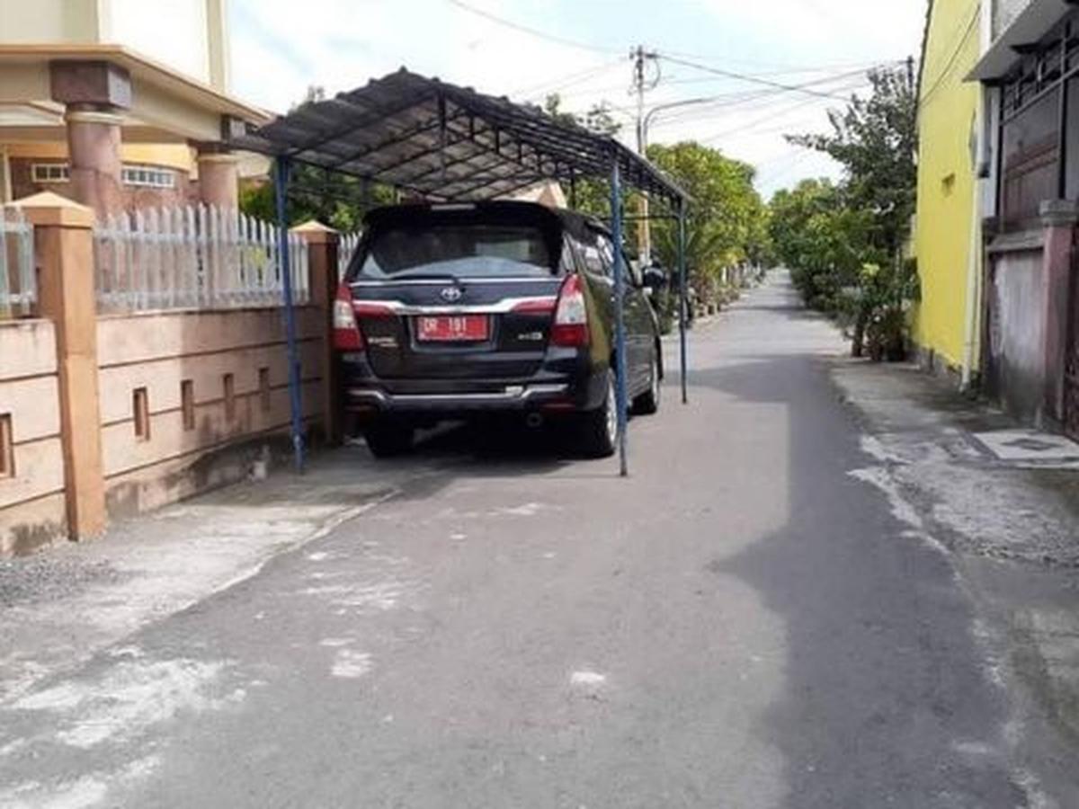 Garasi di Badan Jalan