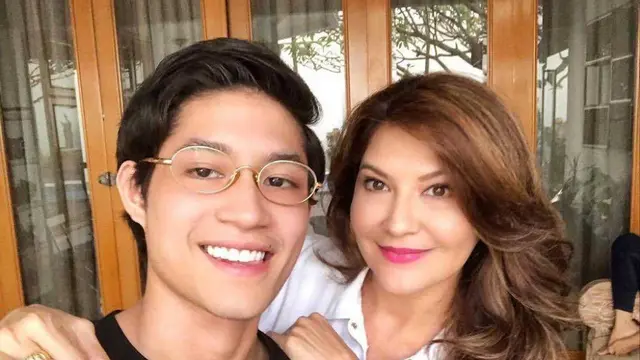Single Mom Hebat, Ini 7 Potret Kompak Seleb Wanita dengan Putranya