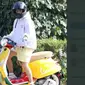 Justin Bieber naik Vespa Primavera Sean Wotherspoon (@AdibHidayat)