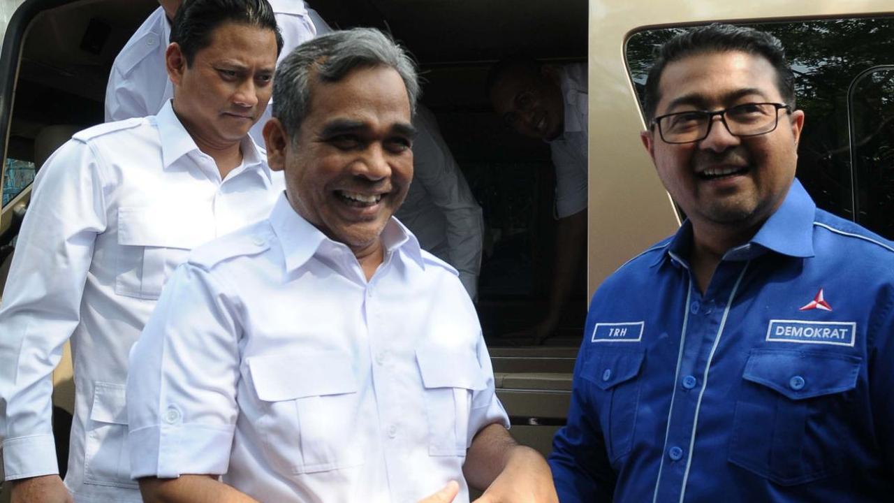 Muzani dan rombongan Gerindra terlihat disambut langsung oleh Sekjen Partai Demokrat Teuku Riekfy hingga Ketua Mahkamah Dewan Kehormatan Hinca Panjaitan.