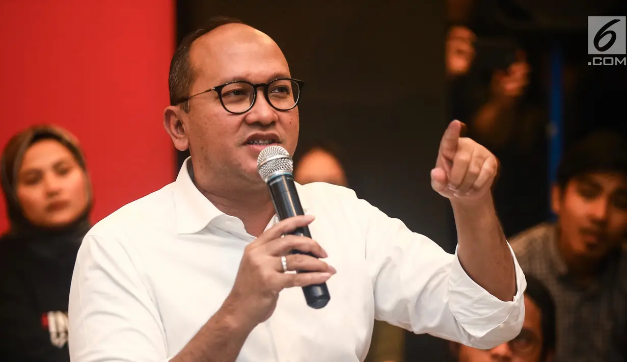 Wakil Ketua TKN Jokowi-Amin, Rosan Roeslani saat menjadi pembicara pada talkshow Kamis Kerja di Hub 86 Jakarta, Kamis (10/1). Talkshow mengusung tema Bisnis Tanpa Hutang, Emang Mungkin? dihadiri generasi muda. (Liputan6.com/Fery Pradolo)