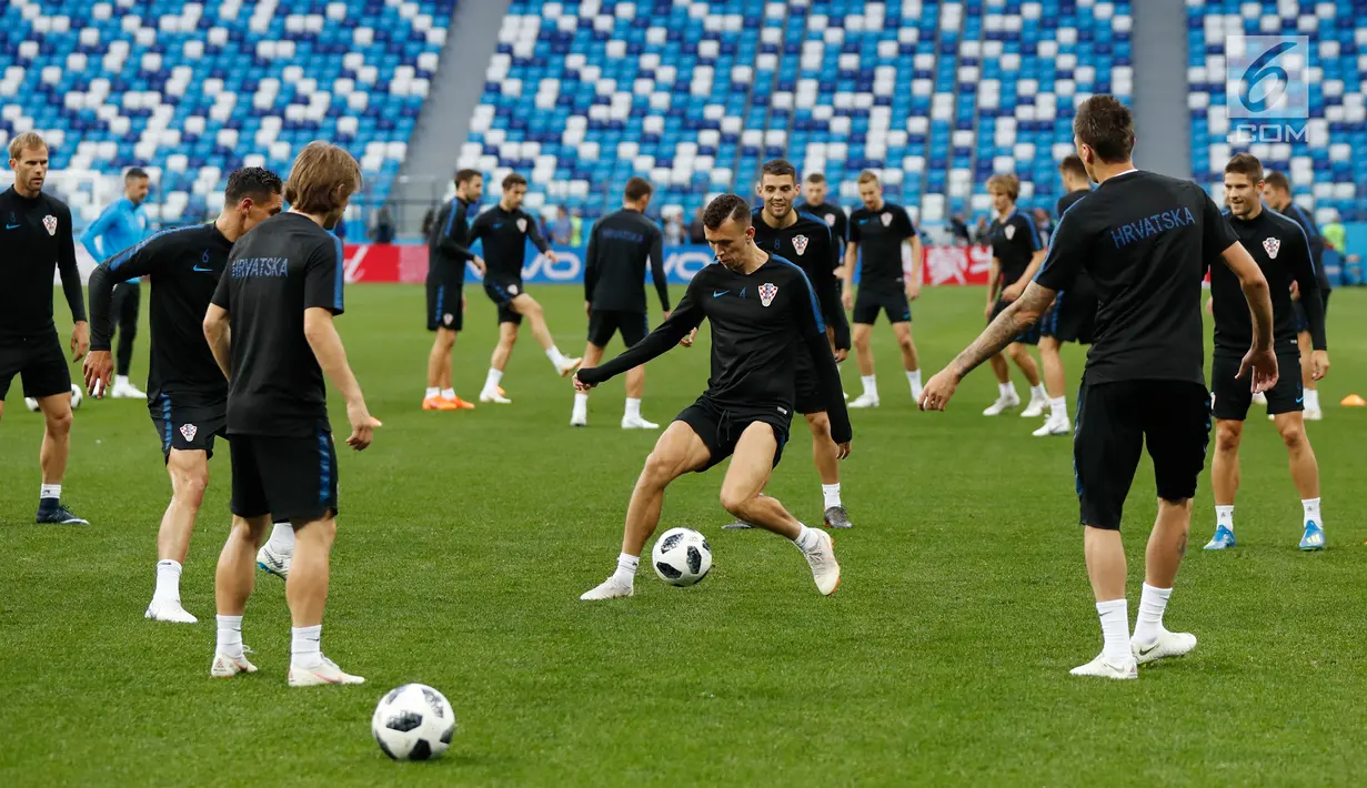 Para pemain Kroasia saat mengikuti pelatihan di stadion Nizhny Novgorod di Nizhny Novgorod, Rusia, (20/6). Kroasia akan bertanding melawan Argentina pada lanjutan grup D Piala Dunia 2018. (AP Photo / Petr David Josek)