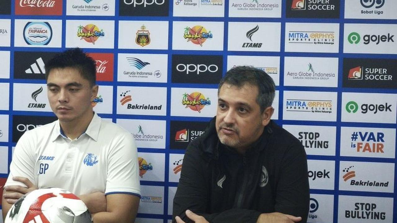 Pelatih Arema Kritik Wasit, Sebut Keputusan Merugikan Timnya Saat Lawan Bhayangkara Presisi Lampung FC