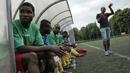 Suasana pertandingan antara Mali melawan Guinea dalam turnamen sepak bola untuk kaum migran dan orang asing bertajuk "Balon Mundial" yang dihelat 6 Juni-5 Juli 2015 di Turin, Italia. (AFP PHOTO/MARCO BERTORELLO)