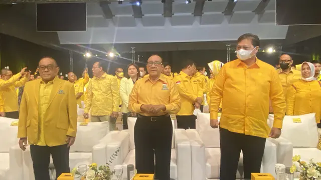 Ketua Umum Partai Golkar Airlangga Hartarto (kanan) menghadiri acara perayaan hari ulang tahunnya yang ke-58 di Jiexpo, Kemayoran, Kamis (20/10) (Istimewa)