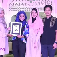 Dimas Seto ingin melihat Dhini Aminarti berjilbab. Sayangnya, sang istri belum bisa mengabulkan keinginan Dimas.