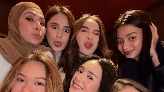 Gaya Geng Mermaid in Love saat Bukber, Dipulas Makeup Fresh & Flashback-Proof dari Syifa Hadju hingga Beby Tsabina