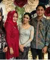 Suasana Lamaran Anak AdiKebahagiaan tengah menyelimuti putri sulung artis senior Adi Bing Slamet. Adzana Bing Slamet resmi dilamar oleh Rizky Alatas. Acara berlangsung pada Minggu (17/12/2017). (Instagram/janahabs) Bing Slamet