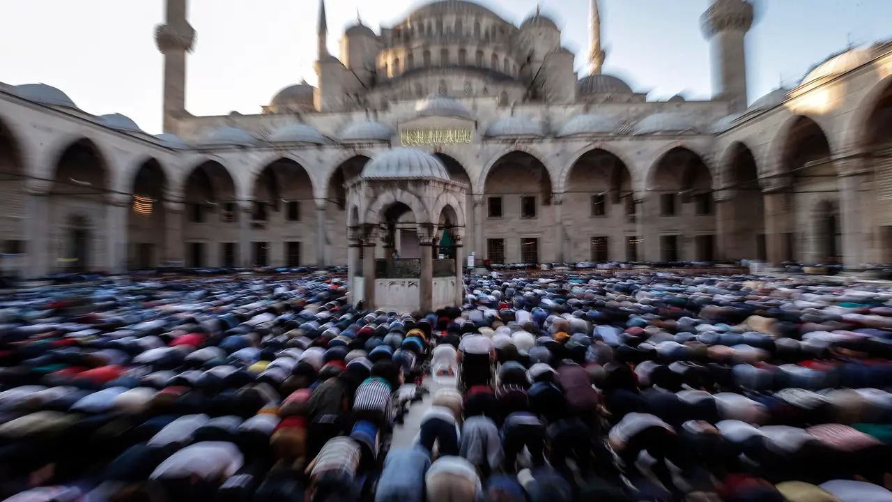 Ragam Pelaksanaan Salat Idul Fitri di Sejumlah Negara
