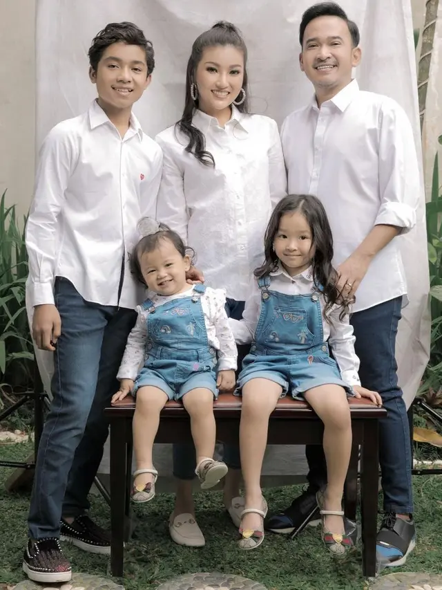 Keluarga Ruben Onsu dan Sarwendah