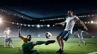 Ilustrasi aksi dalam sepakbola/Shutterstock-Sergey Nivens.