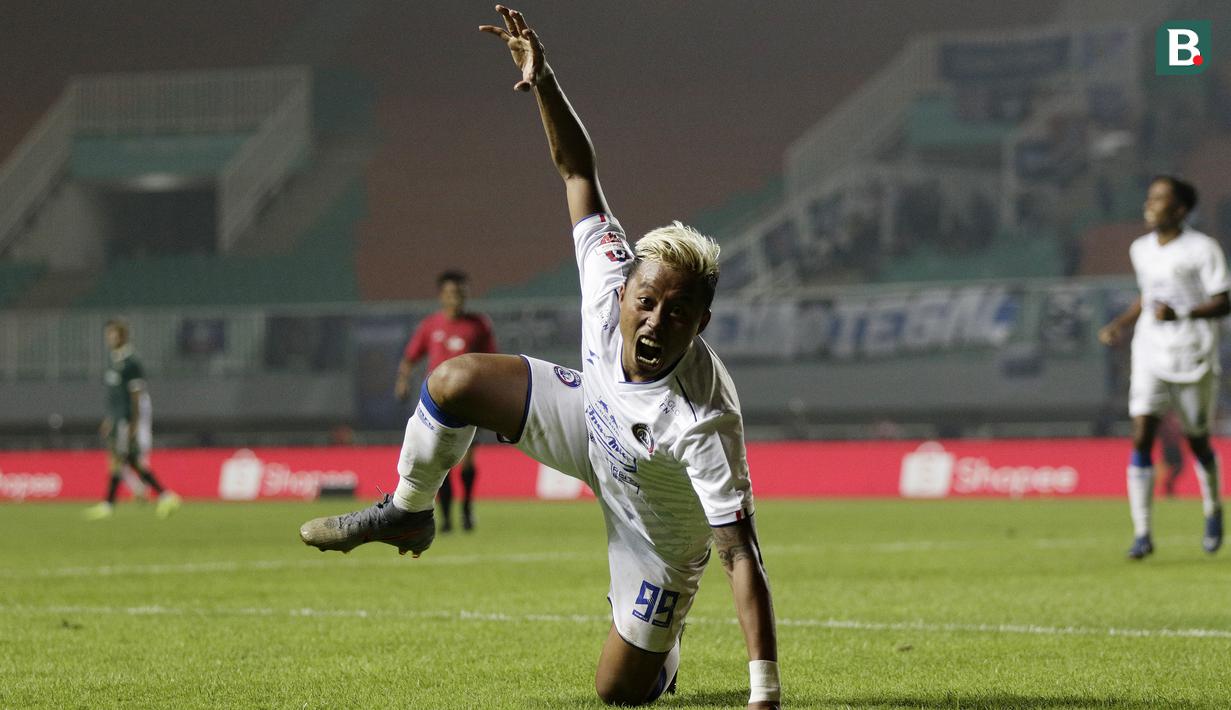 Pemain Arema FC itu menjadi bintang saat timnya mengalahkan Tira Persikabo pada laga pekan perdana Liga 1. (Bola.com/M Iqbal Ichsan)