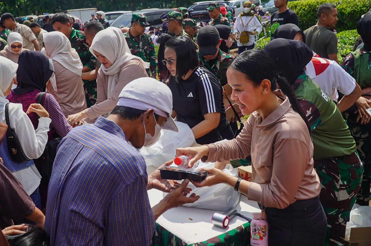 FOTO: TNI AD Fair 2025 di Monas, Ribuan Warga Antusias Mendapatkan  Layanan Gratis