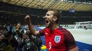 Ekspresi Harry Kane usai mencetak golnya ke gawang Jerman pada laga persahabatan di Stadion Olympik,  Berlin, Minggu (27/3/2016) dini hari WIB. Inggris menang 3-2.  (AFP/Odd Andersen)