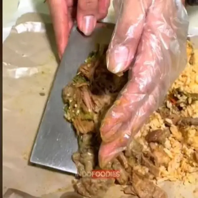 Viral Penjual Martabak Telur Nasi Padang, Apa Saja Isinya?