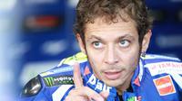 Pebalap Movistar Yamaha, Valentino Rossi, terjatuh dan gagal finis pada balapan MotoGP Jepang di Twin Ring Motegi, Minggu (16/10/2016). (Crash)