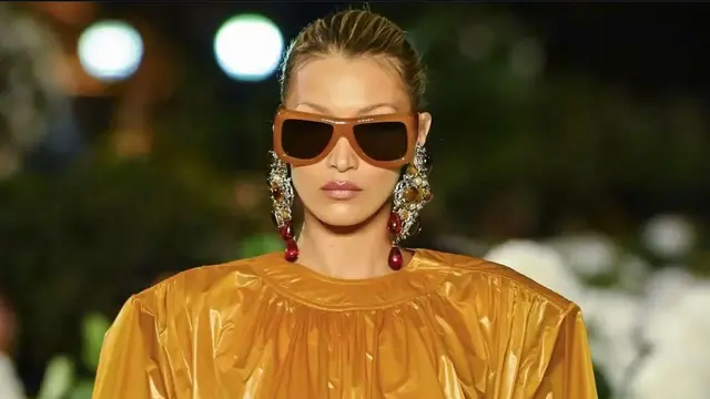 Bleph Bun, Jalan Pintas Dapatkan Efek Facelift Tanpa Operasi Favorit Hailey Bieber hingga Ariana Grande