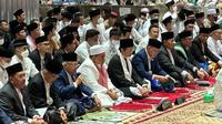 Wakil Presiden (Wapres) Ma’ruf Amin hadir dalam pelaksanaan ibadah Sholat Idul Fitri 1444 H di Masjid Istiqlal, Jakarta.