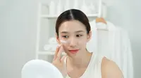 Hindari Breakout Akibat Over Skincare, Panduan Memperbaiki Kulit dengan Basic Routine yang Efektif