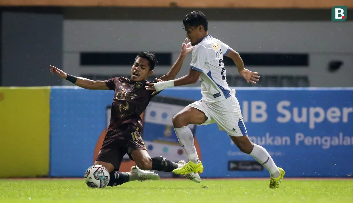 Beberapa tekel keras dan membahayakan tampak menghiasi laga penentuan bagi kedua tim tersebut. (Bola.com/Bagaskara Lazuardi)