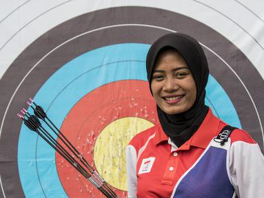 Pepanah Indonesia, Diananda Choirunisa, saat pemusatan latihan jelang Asian Games XVIII di Lapangan Panahan Senayan, Jakarta, Rabu (6/6/2018). Cabang panahan menargetkan satu medali emas pada Asian Games. (Bola.com/Vitalis Yogi Trisna)