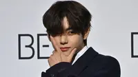 Salah seorang personel BTS, V, dalam acara konferensi pers peluncuran album 'BE (Deluxe Edition)' di Seoul (20/20/2020). (AFP/Jung Yeon-je)