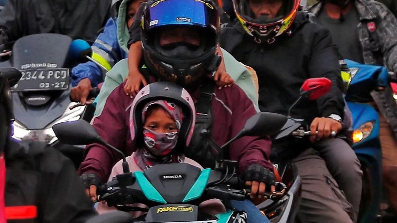Menantang Risiko Mudik Pakai Motor