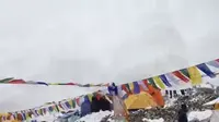 Detik-detik Pendaki Tertimbun Longsor Salju Gunung Everest