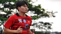 Pemain asal Korsel, Yeon Gi-sung, menjalani seleksi di Arema. (Bola.com/Iwan Setiawan)