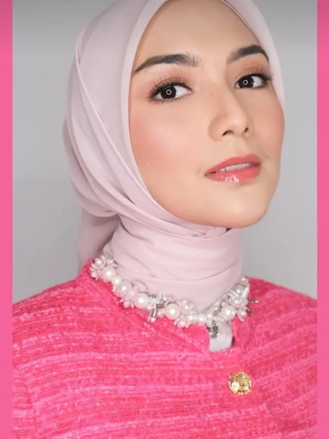 Citra Kirana Cosplay Jadi Barbie Syariah