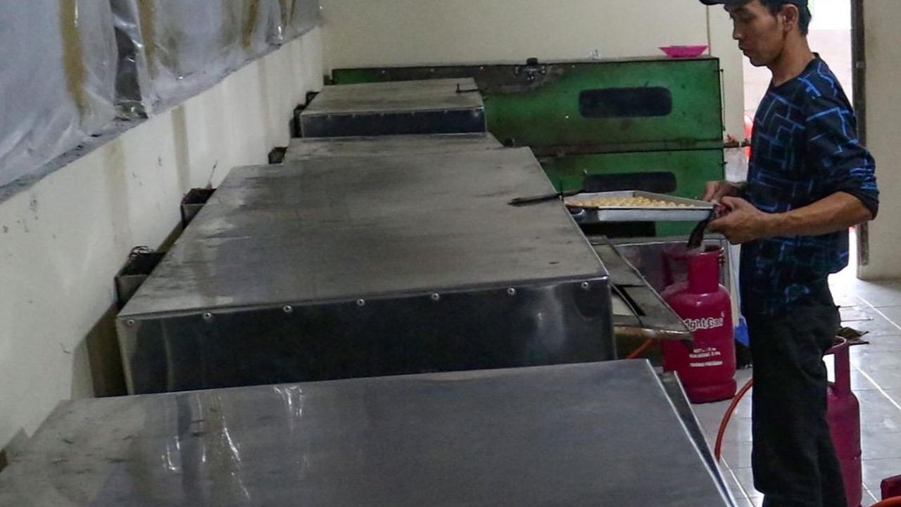 Untuk kue nastar, keju, kaastengels dan lainnya dijual mulai dengan harga Rp 55.000 hingga Rp 95.000. Foto: merdeka.com / Arie Basuki