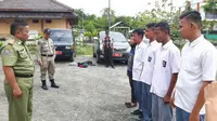 Hukuman untuk 4 Siswa SMK di Brebes yang Bolos Sekolah. (Liputan6.com/Fajar Eko Nugroho)