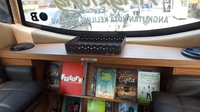 angkot dengan fasilitas mewah (foto: Facebook Rina Yullie)