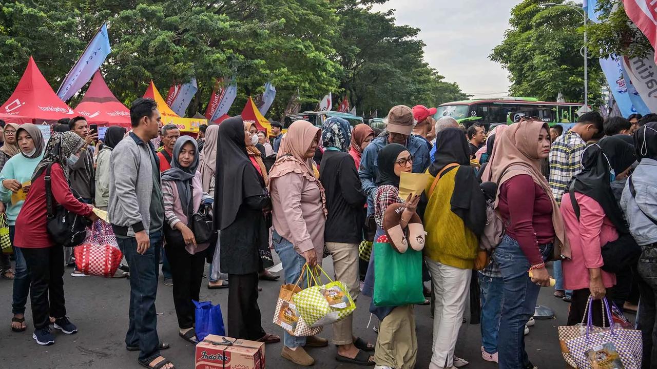 FOTO: Ribuan Warga Antusias Ikuti Program Mudik Gratis di Surabaya