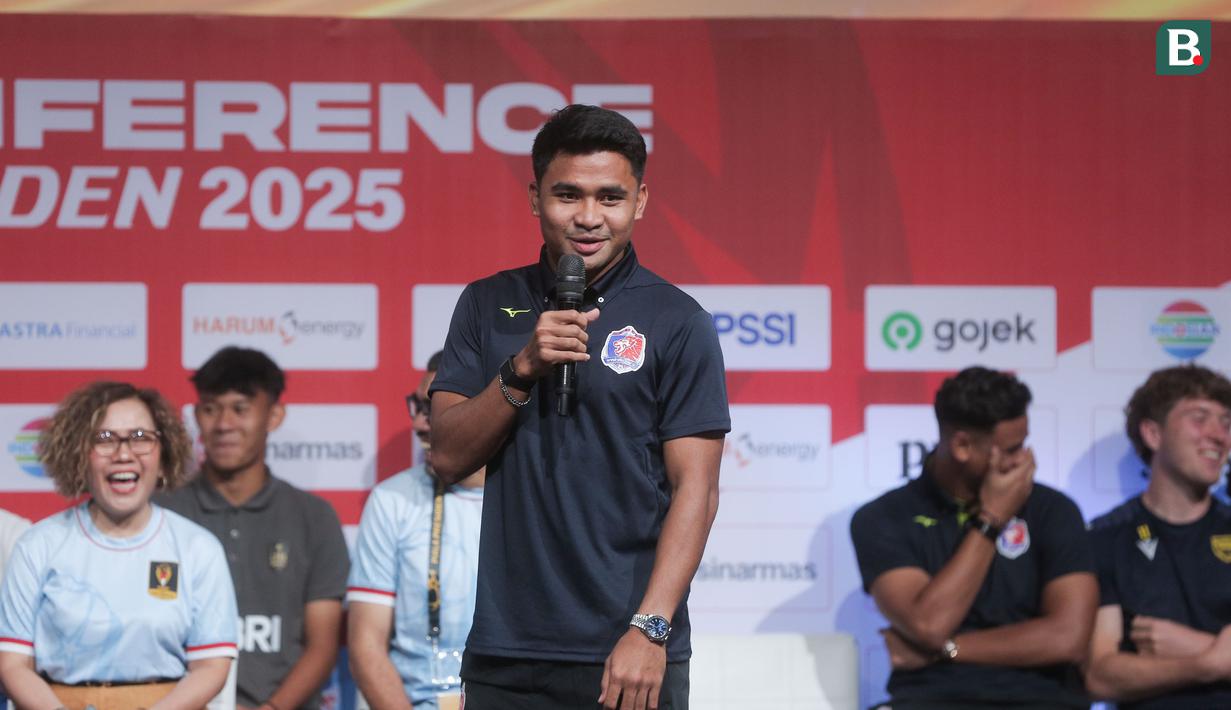 Pemain Port FC, Asnawi Mangkualam, memberikan keterangan dalam konferensi pers terkait Piala Presiden 2025 di SCTV Tower, Senayan, Jakarta Pusat, Jumat (4/7/2025). (Bola.com/M Iqbal Ichsan)
