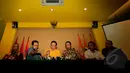 Ketua Umum Partai Golkar Versi Munas Jakarta Agung Laksono (ketiga dari kiri) menggelar konferensi pers menanggapi hasil putusan PN Jakarta Pusat di Kantor DPP Partai Golkar, Jakarta, Rabu (4/2/2015). (Liputan6.com/Johan Tallo)