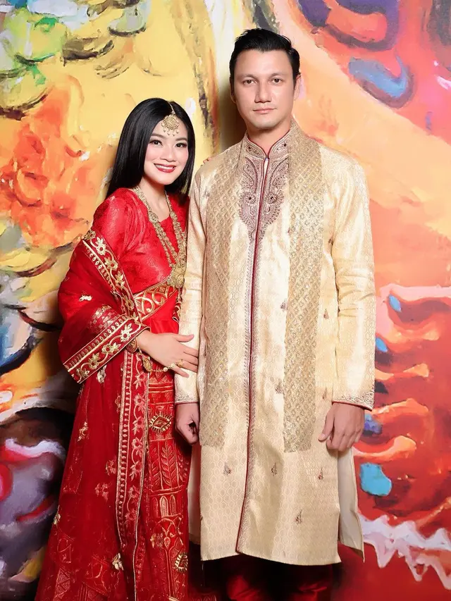 12 Tahun Bersama, Ini 6 Foto Titi Kamal dan Christian Sugiono Dalam Busana India