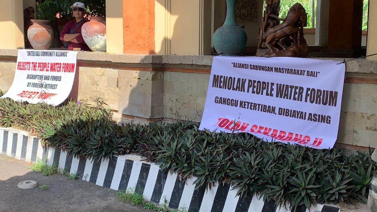 "Dan itu bukan hanya omongan di atas kertas tetapi benar-benar ditegakkan yaitu lewat putusan Mahkamah Konstitusi (MK) dalam pengujian Undang-Undang tentang Sumber Daya Air," imbuhnya.