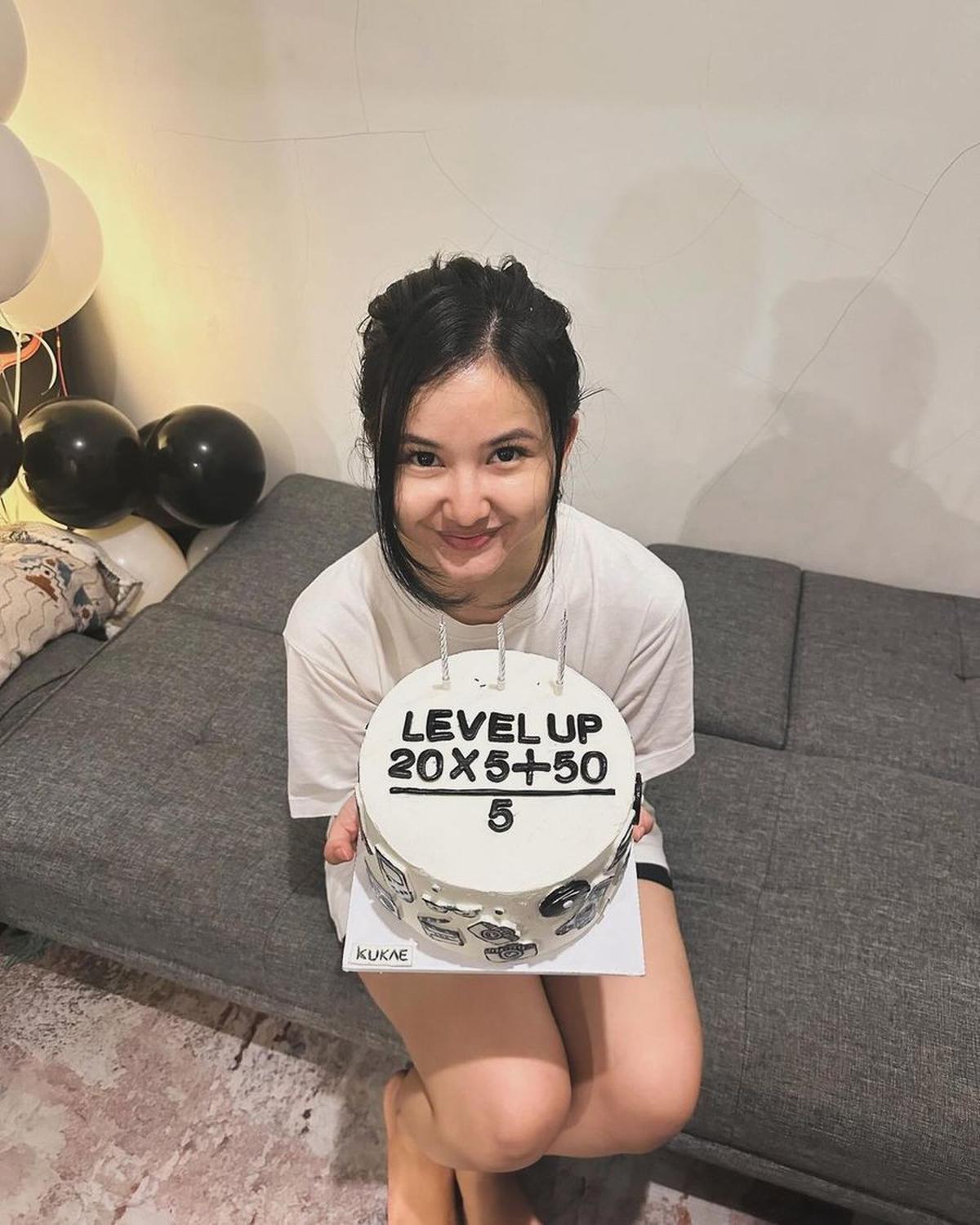 Adinda Azani memutuskan untuk menjelajahi dunia akting setelah meniti karier sebagai model.&nbsp;
