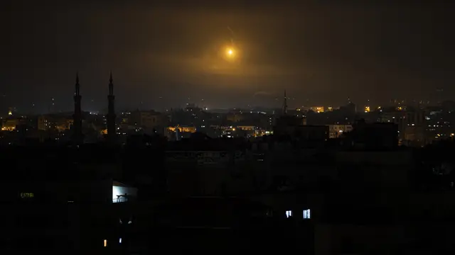 FOTO: Serangan Udara Israel Tewaskan 20 Orang Palestina