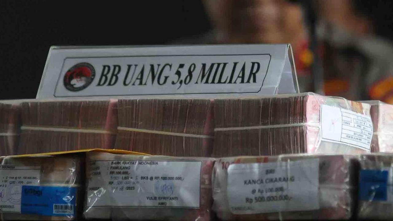 Kasus itu pun berlanjut dengan dua orang DPO yang berhasil diamankan pada bulan Juni, yakni AM dan ABD hingga akhirnya mengarah ke seorang bandar narkoba yakni inisial FA.